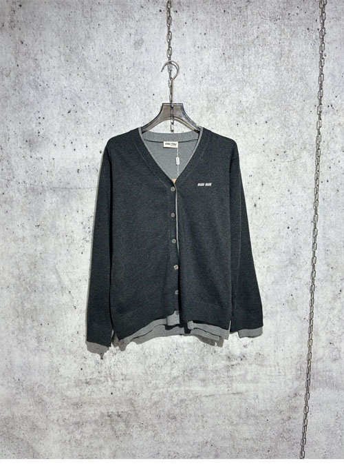 Miu Miu 미우미우 24ss 체스트 로고 실크 캐시미어 스웨터 가디건 레플리카 2번 이미지 - 의류 | 세미샵 레플리카 사이트