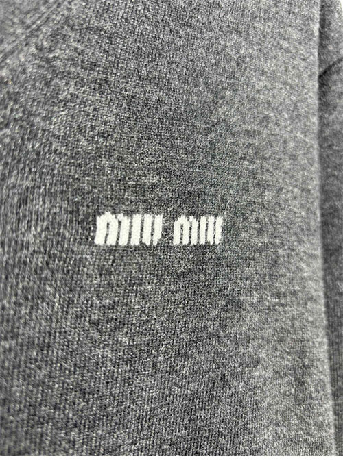 Miu Miu 미우미우 24ss 체스트 로고 실크 캐시미어 스웨터 가디건 레플리카 7번 이미지 - 의류 | 세미샵 레플리카 사이트