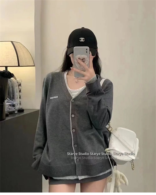 Miu Miu 미우미우 24ss 체스트 로고 실크 캐시미어 스웨터 가디건 레플리카 21번 이미지 - 의류 | 세미샵 레플리카 사이트