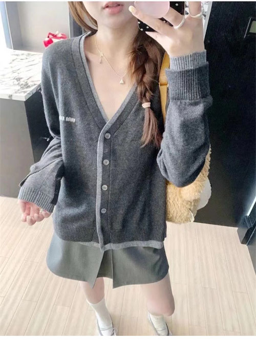 Miu Miu 미우미우 24ss 체스트 로고 실크 캐시미어 스웨터 가디건 레플리카 22번 이미지 - 의류 | 세미샵 레플리카 사이트