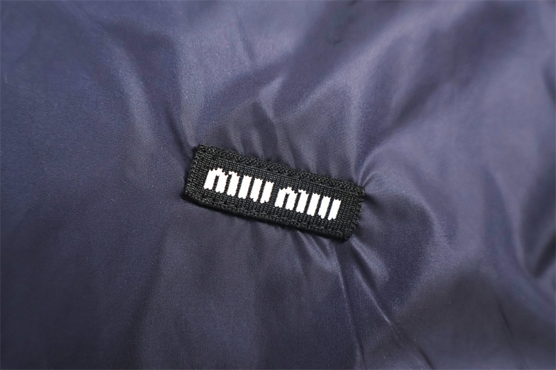 Miu Miu 미우미우 25FW 로고 아플리케 리버시블 후드 집업 레플리카 8번 이미지 - 의류 | 세미샵 레플리카 사이트