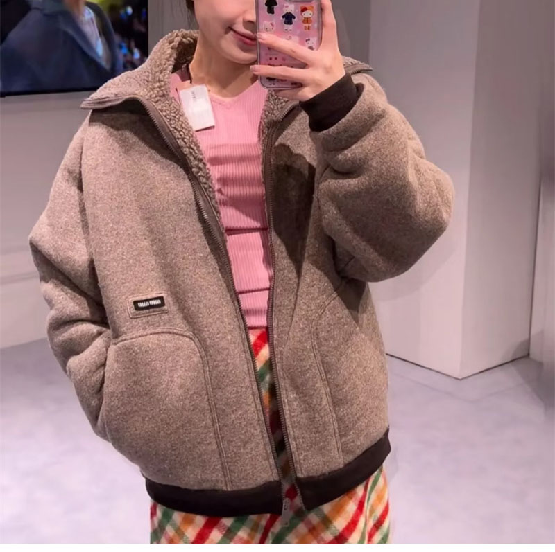 Miu Miu 미우미우 25FW 로고 플리스 블루종 자켓 레플리카 5번 이미지 - 의류 | 세미샵 레플리카 사이트