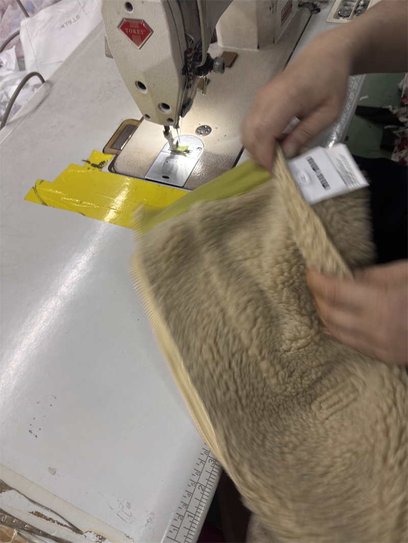 Miu Miu 미우미우 25FW 로고 플리스 블루종 자켓 레플리카 14번 이미지 - 의류 | 세미샵 레플리카 사이트