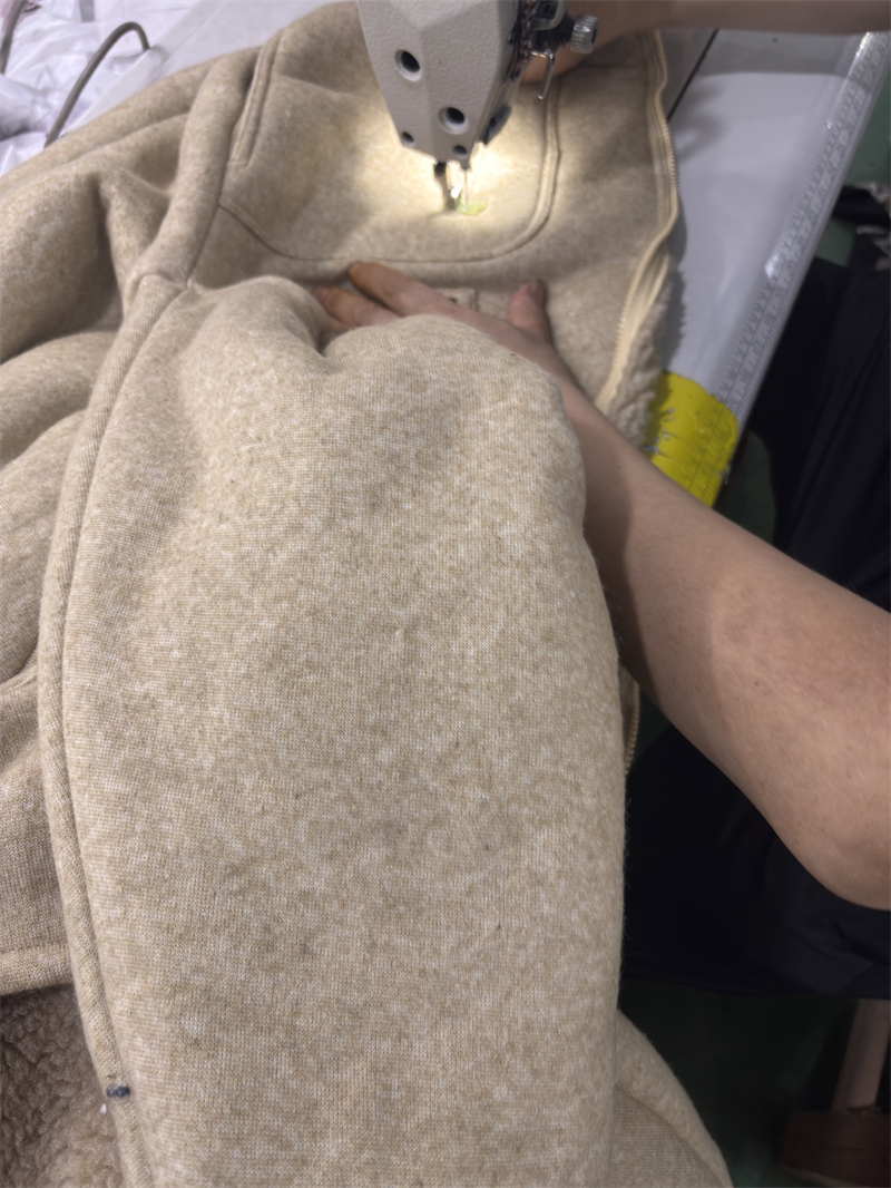 Miu Miu 미우미우 25FW 로고 플리스 블루종 자켓 레플리카 15번 이미지 - 의류 | 세미샵 레플리카 사이트