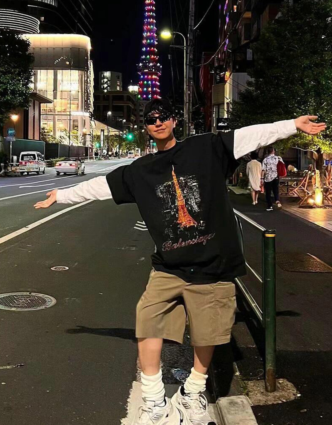 Balenciaga 발렌시아가 파리 리버티 문 미디엄 핏 반팔 티셔츠 “2COLOR” 레플리카 2번 이미지 - 의류 | 세미샵 레플리카 사이트