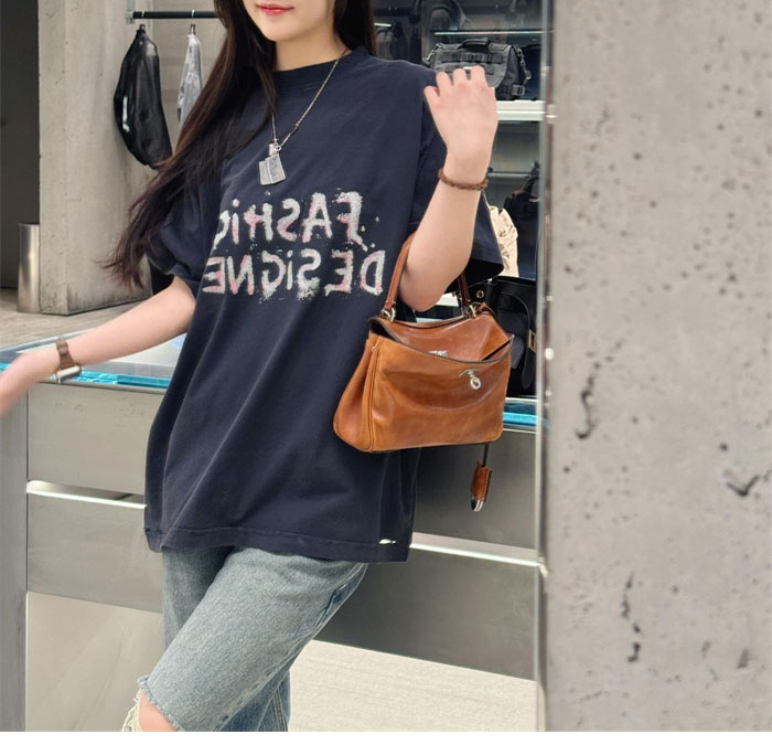 Balenciaga 발렌시아가 패션 디자이너 오버사이즈 반팔 티셔츠 2컬러 레플리카 4번 이미지 - 의류 | 세미샵 레플리카 사이트