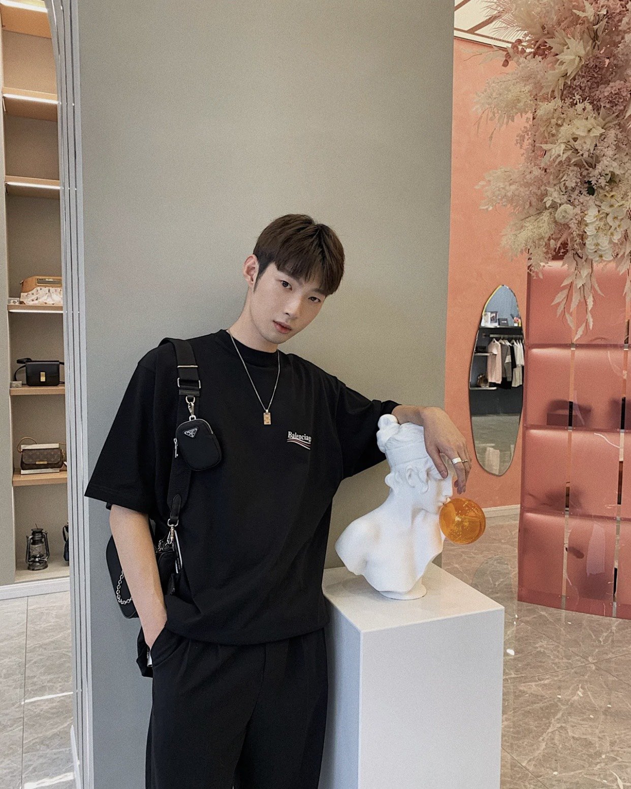 Balenciaga 발렌시아가 폴리티컬 로고 켐페인 라지 핏 반팔 티셔츠 블랙 레플리카 4번 이미지 - 의류 | 세미샵 레플리카 사이트