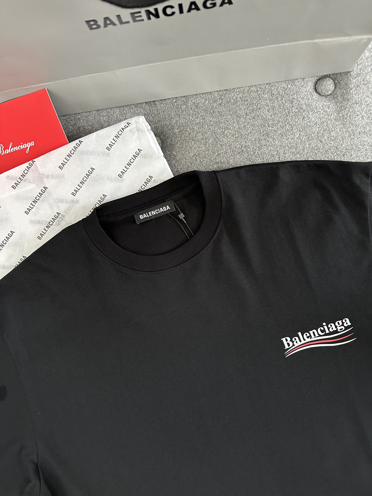 Balenciaga 발렌시아가 폴리티컬 로고 켐페인 라지 핏 반팔 티셔츠 블랙 레플리카 13번 이미지 - 의류 | 세미샵 레플리카 사이트