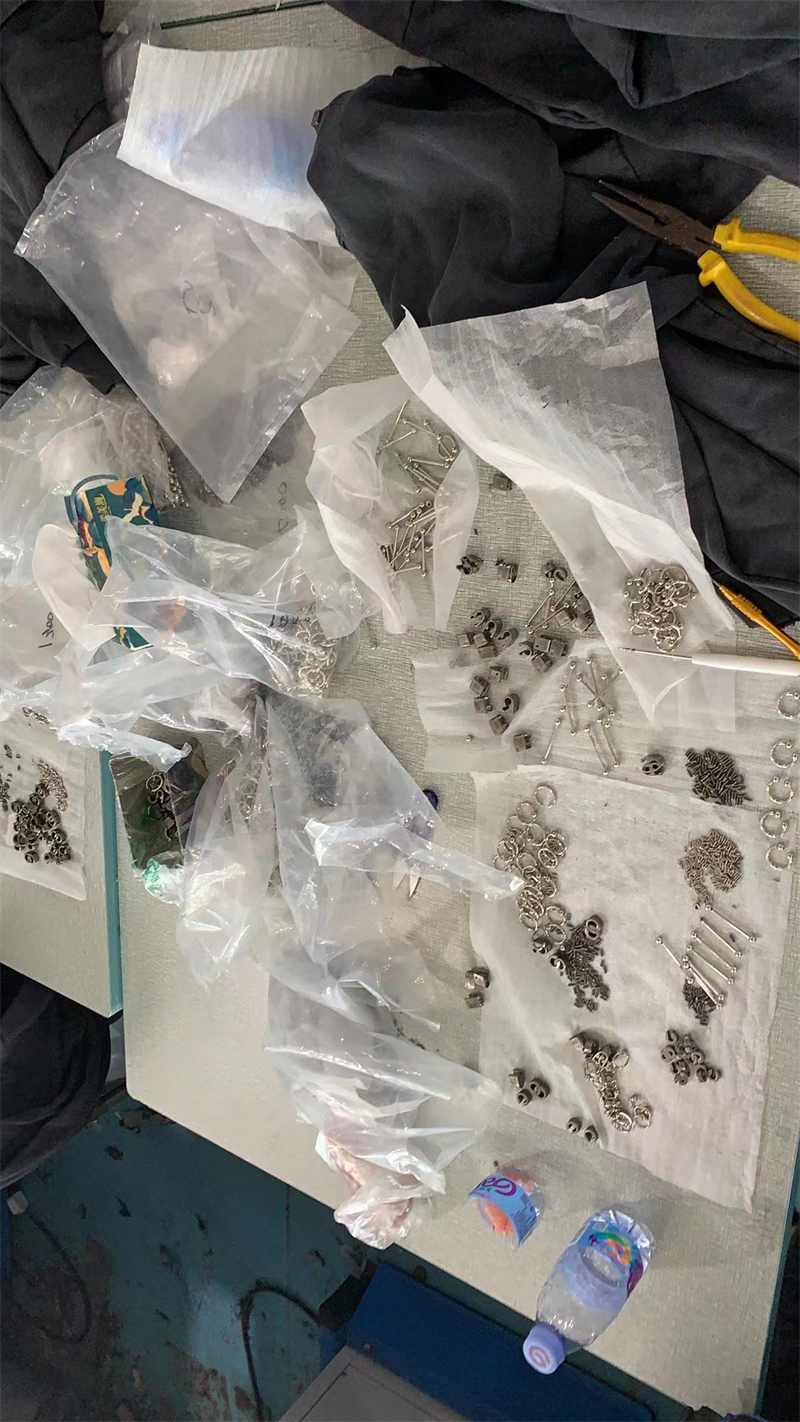 Balenciaga 발렌시아가 피어싱 라운드 오버사이즈 스웨트셔츠 맨투맨 레플리카 14번 이미지 - 의류 | 세미샵 레플리카 사이트