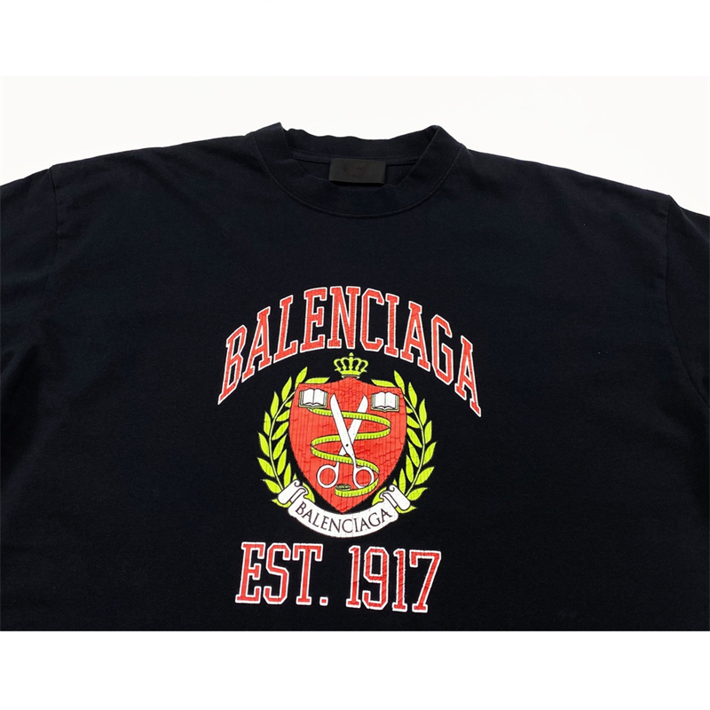 발렌시아가 발렌시아가 1917 컬리지 프린트 반팔 티셔츠 레플리카 1번 이미지 - 의류 | 세미샵 레플리카 사이트