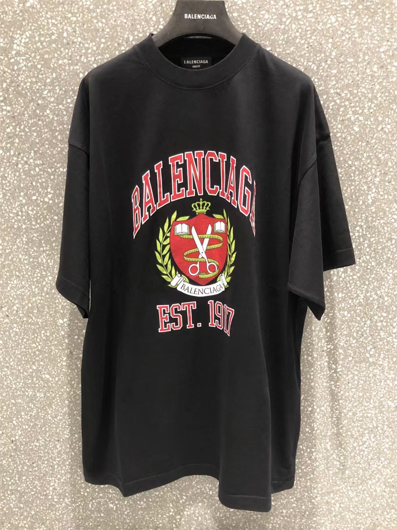 발렌시아가 발렌시아가 1917 컬리지 프린트 반팔 티셔츠 레플리카 22번 이미지 - 의류 | 세미샵 레플리카 사이트