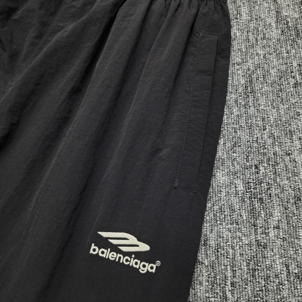 Balenciaga 발렌시아가 22FW 로고 트랙 쇼츠 레플리카 6번 이미지 - 의류 | 세미샵 레플리카 사이트