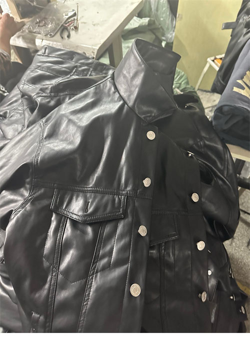 Balenciaga 발렌시아가 24FW 메탈 피어스드 가죽 자켓 레플리카 14번 이미지 - 의류 | 세미샵 레플리카 사이트