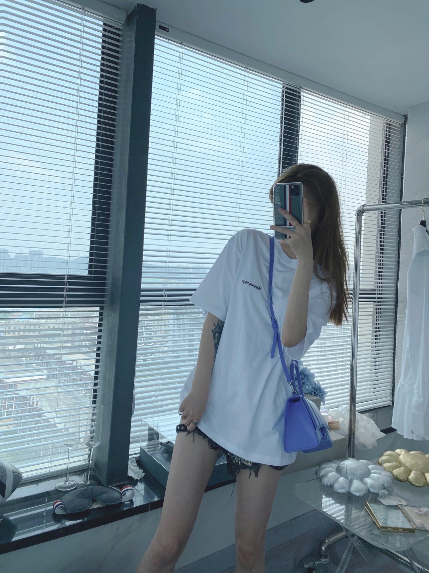 Balenciaga 발렌시아가 BB로고 자수 반팔 티셔츠 “3COLOR” 레플리카 2번 이미지 - 의류 | 세미샵 레플리카 사이트