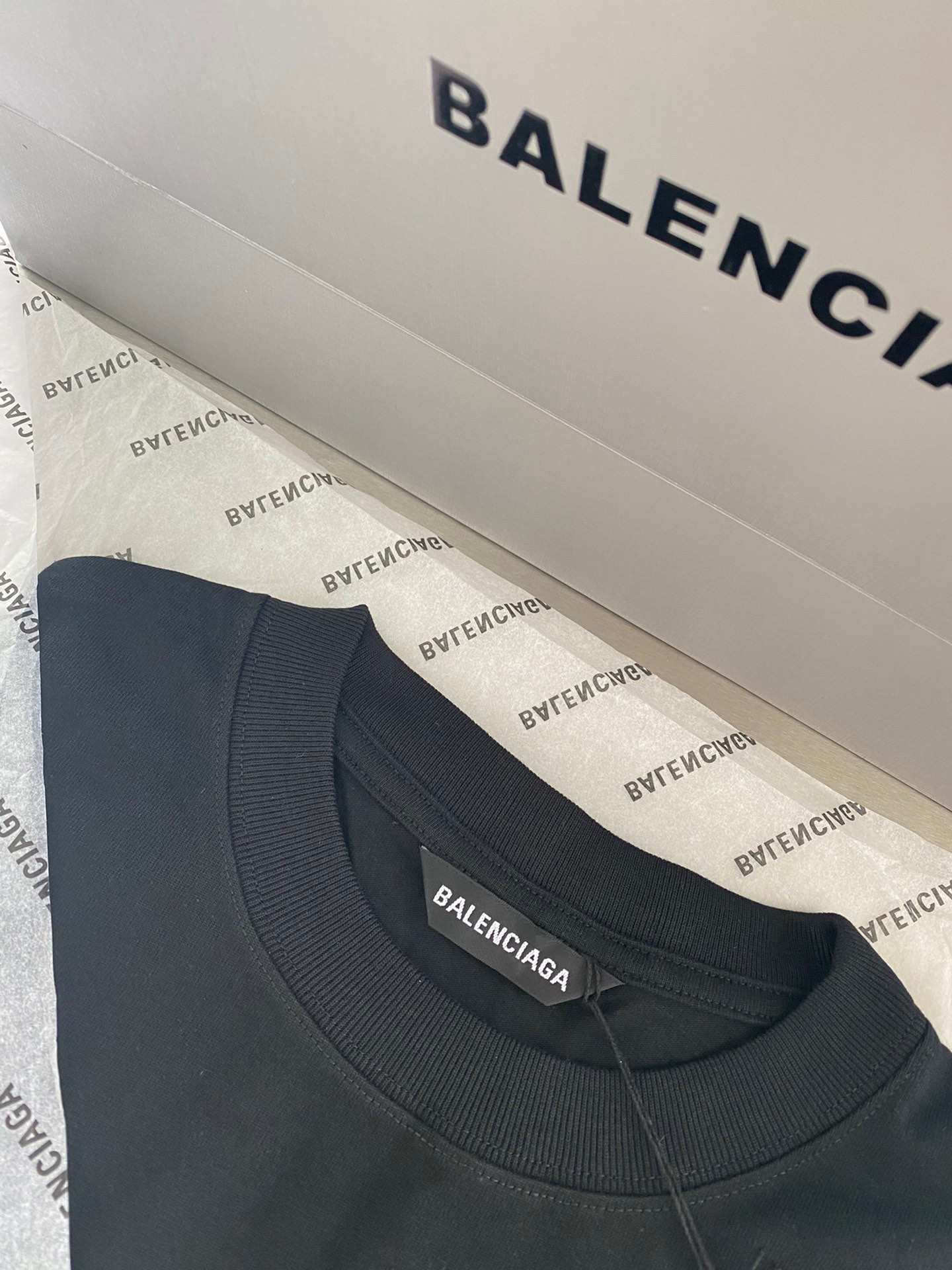 Balenciaga 발렌시아가 BB로고 자수 반팔 티셔츠 “3COLOR” 레플리카 6번 이미지 - 의류 | 세미샵 레플리카 사이트