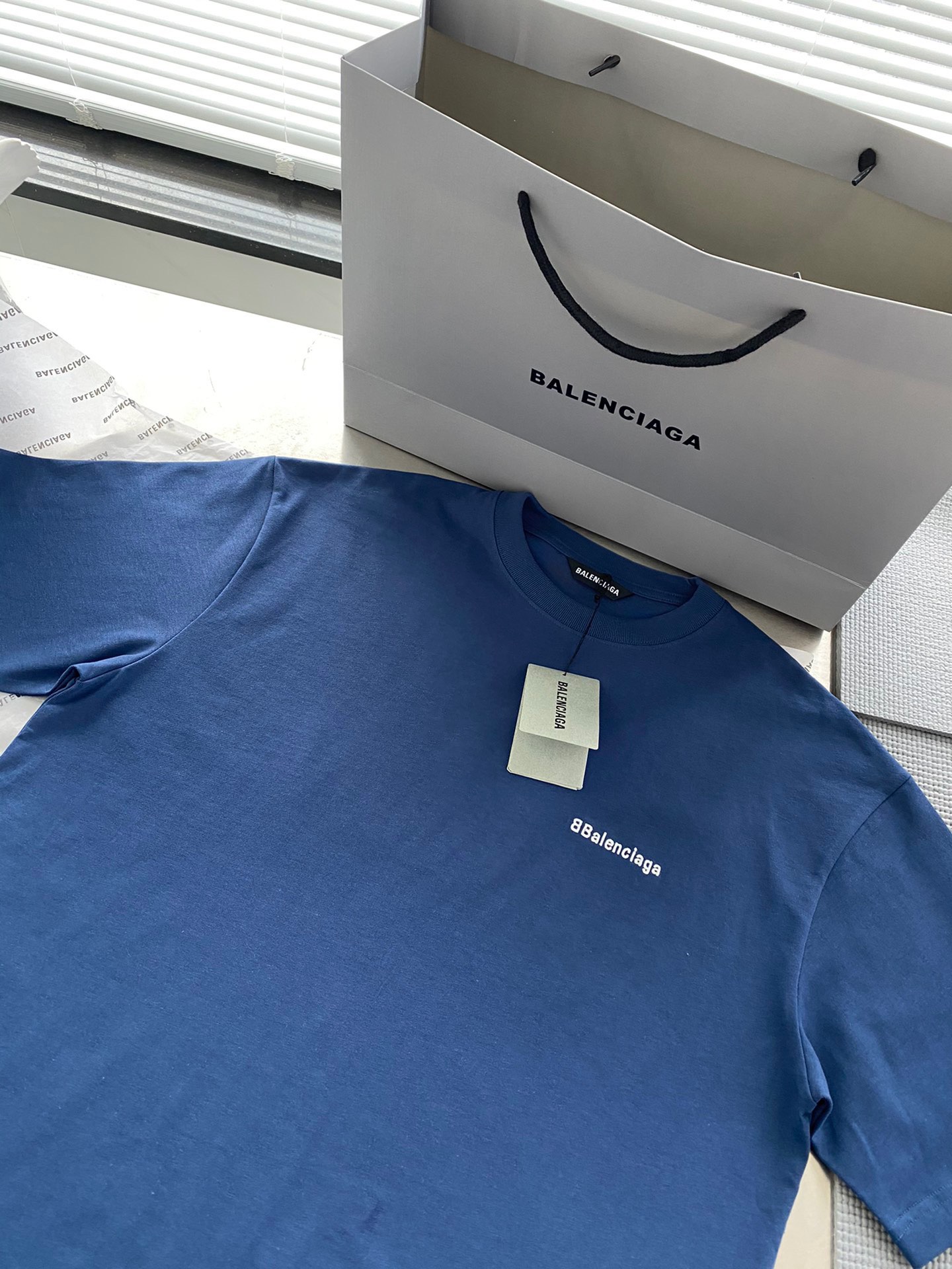 Balenciaga 발렌시아가 BB로고 자수 반팔 티셔츠 “3COLOR” 레플리카 14번 이미지 - 의류 | 세미샵 레플리카 사이트