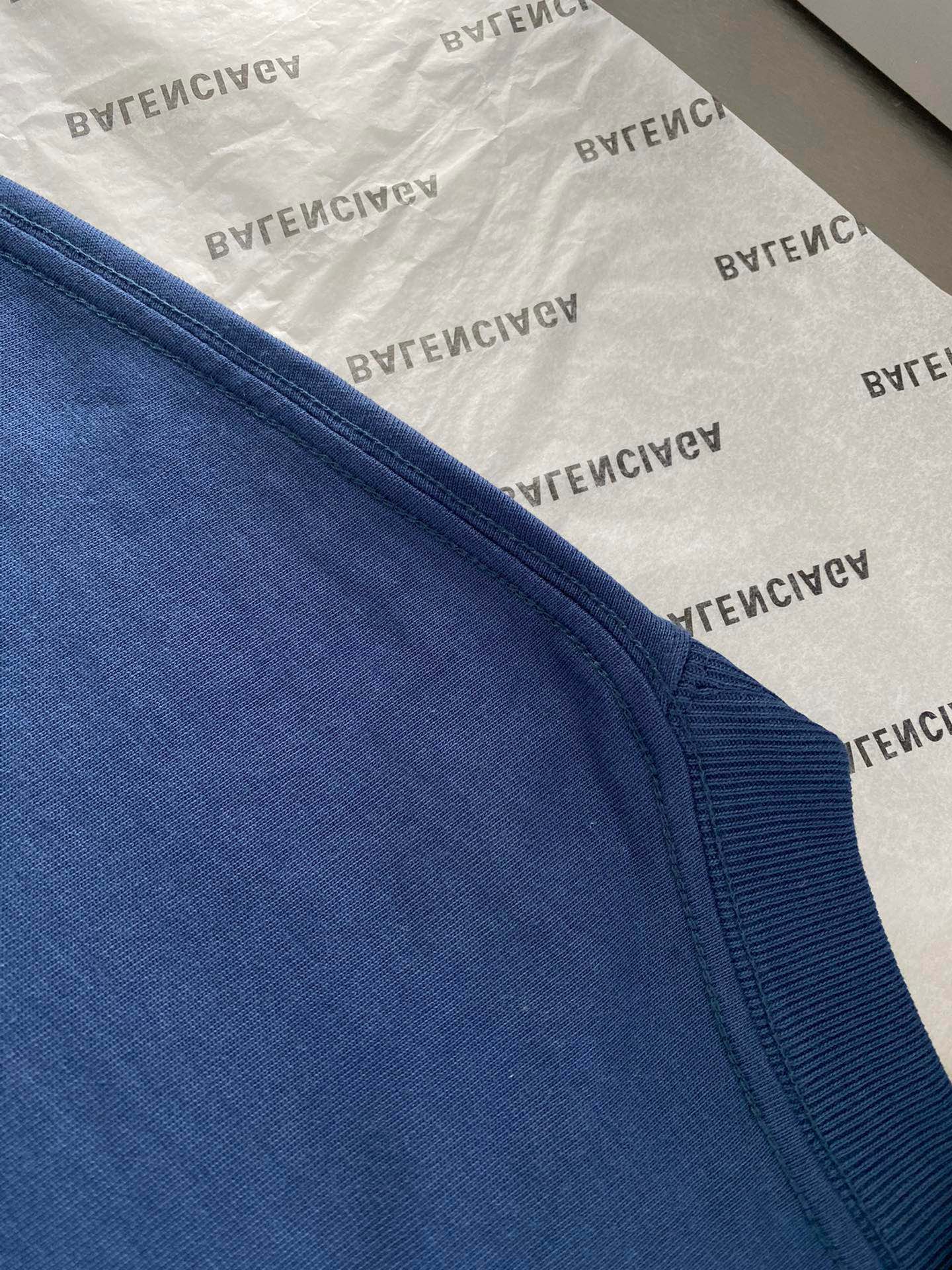 Balenciaga 발렌시아가 BB로고 자수 반팔 티셔츠 “3COLOR” 레플리카 16번 이미지 - 의류 | 세미샵 레플리카 사이트