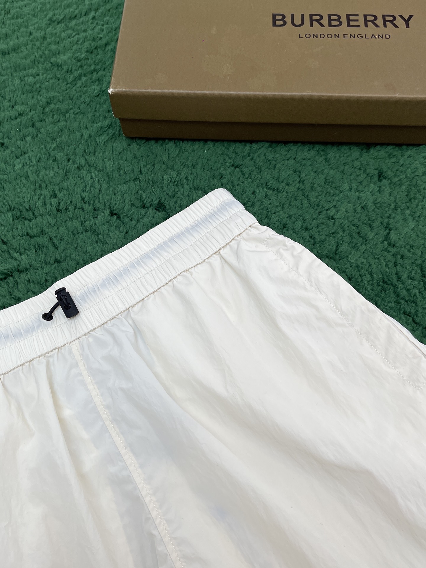 Burberry 버버리 나이트 디자인 프린트 쇼츠 “3COLOR” 레플리카 17번 이미지 - 의류 | 세미샵 레플리카 사이트