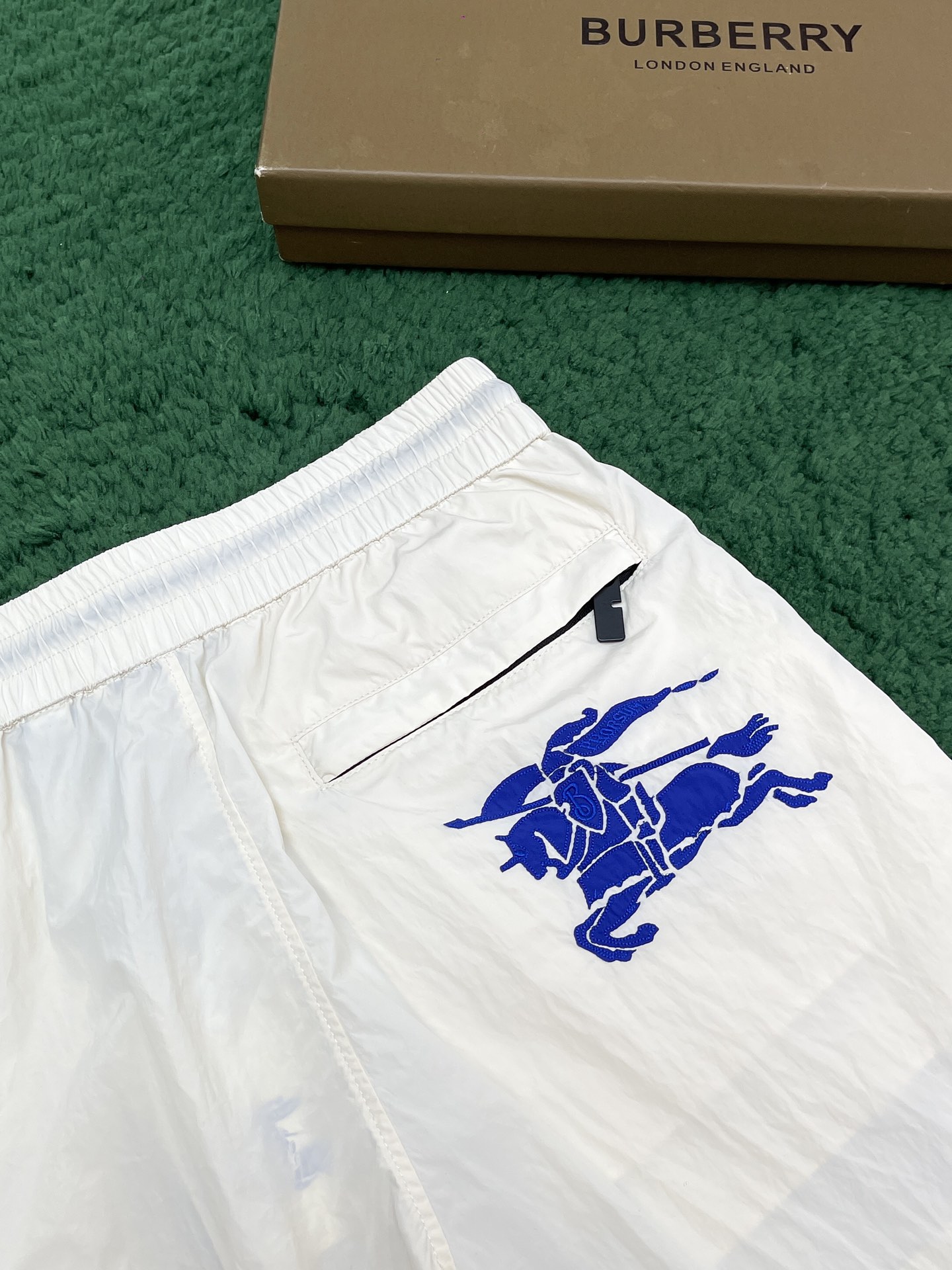 Burberry 버버리 나이트 디자인 프린트 쇼츠 “3COLOR” 레플리카 19번 이미지 - 의류 | 세미샵 레플리카 사이트