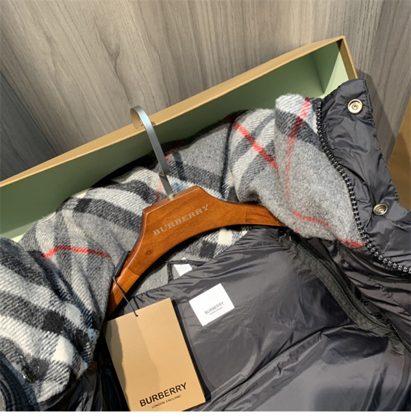 Burberry 버버리 록웰 디태처블 후드 푸퍼 패딩 자켓 레플리카 18번 이미지 - 의류 | 세미샵 레플리카 사이트