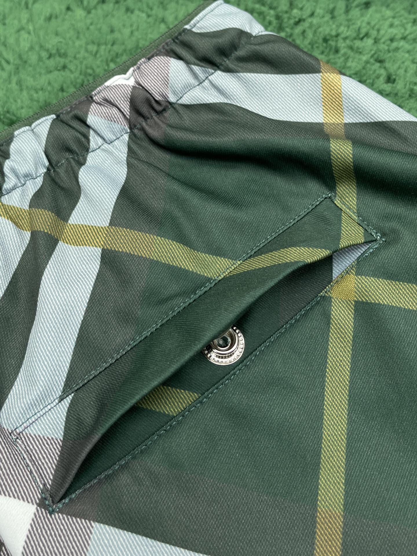 Burberry 버버리 체크 프린트 스윔 팬츠 “3COLOR” 레플리카 14번 이미지 - 의류 | 세미샵 레플리카 사이트