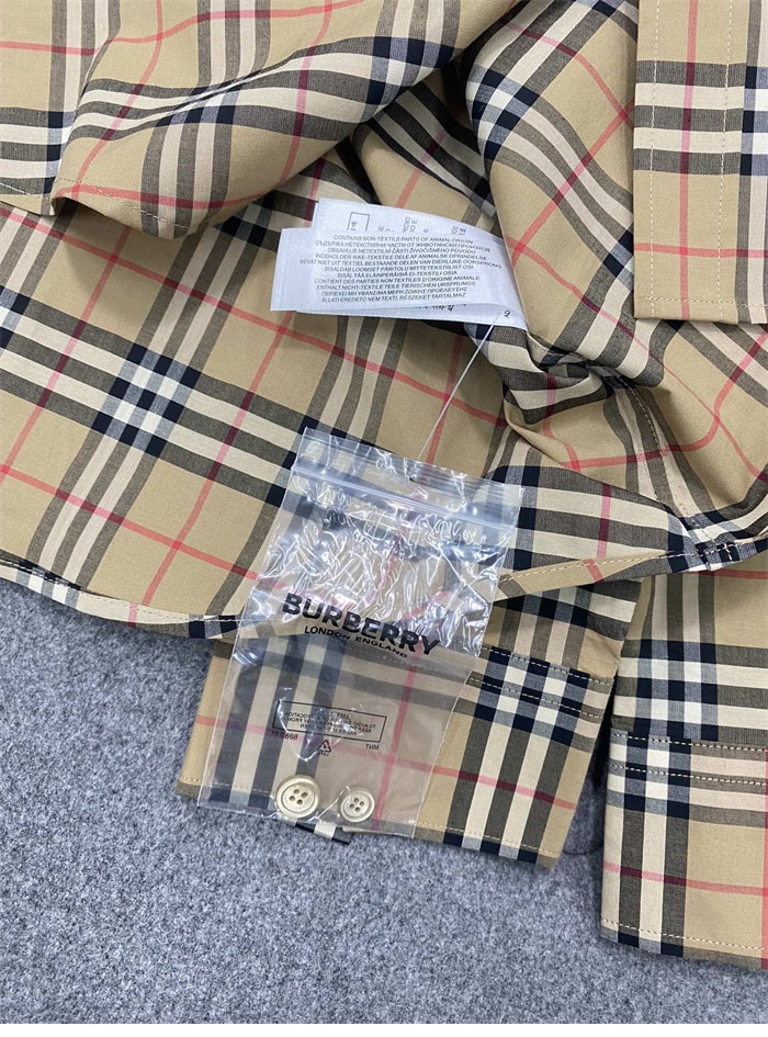 Burberry 버버리 클래식 체크 코튼 포플린 셔츠 레플리카 15번 이미지 - 의류 | 세미샵 레플리카 사이트