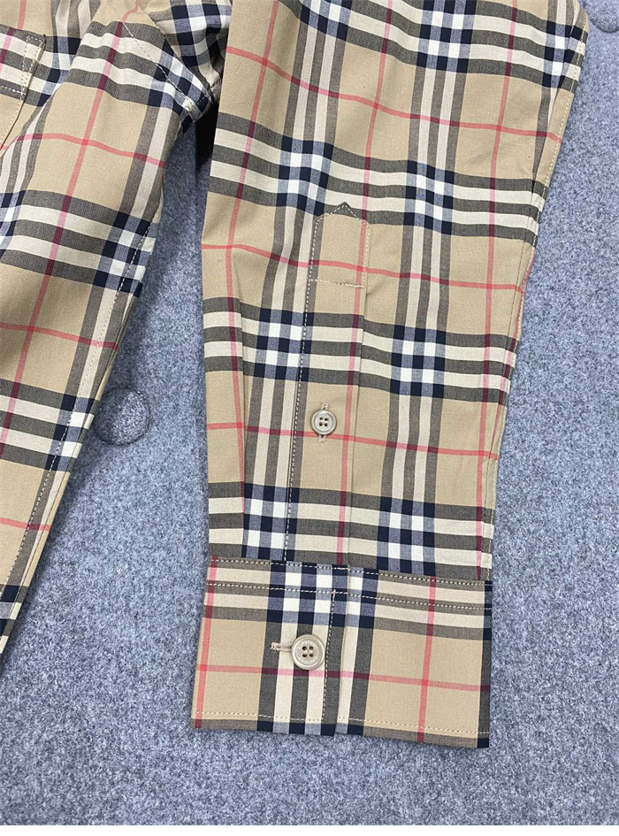 Burberry 버버리 클래식 체크 코튼 포플린 셔츠 레플리카 16번 이미지 - 의류 | 세미샵 레플리카 사이트