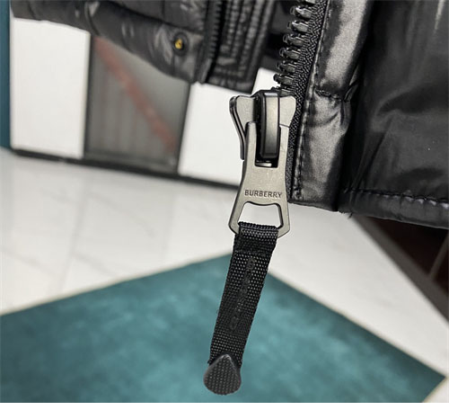 Burberry 버버리 패치 클래식 푸퍼 다운 패딩 자켓 레플리카 10번 이미지 - 의류 | 세미샵 레플리카 사이트