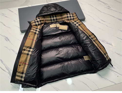 Burberry 버버리 패치 클래식 푸퍼 다운 패딩 자켓 레플리카 17번 이미지 - 의류 | 세미샵 레플리카 사이트