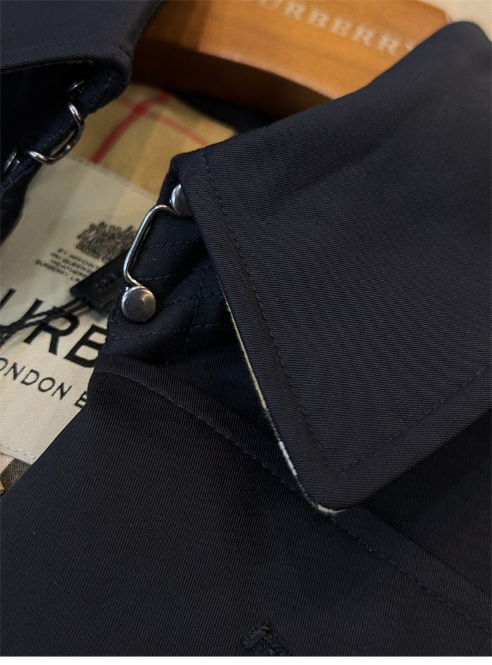 Burberry 버버리 해리티지 여성용 숏 뉴 켄징턴 트렌치코트 블랙 레플리카 11번 이미지 - 의류 | 세미샵 레플리카 사이트