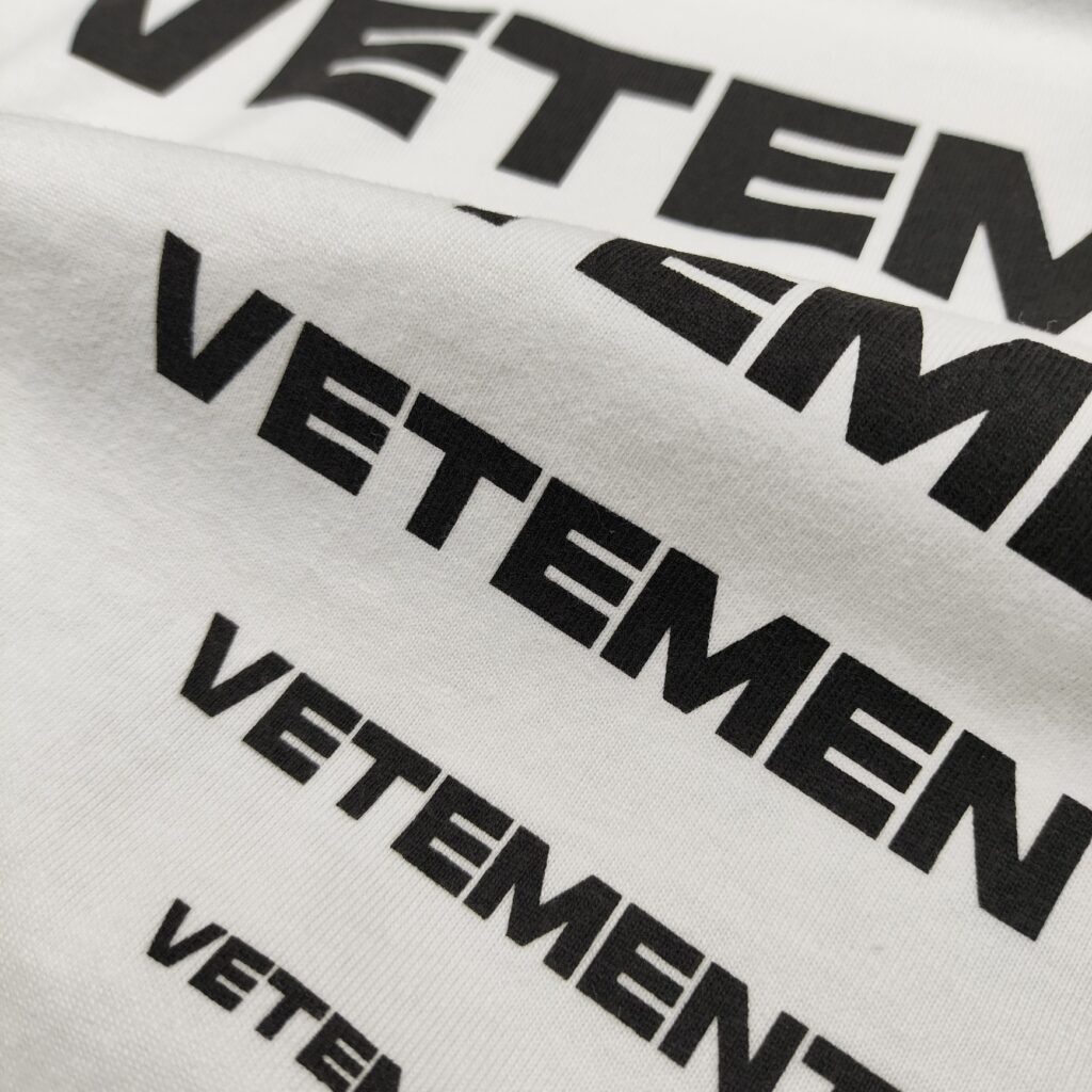 Vetements 베트멍 24SS PYRAMID 로고 반팔 티셔츠 화이트 레플리카 9번 이미지 - 의류 | 세미샵 레플리카 사이트