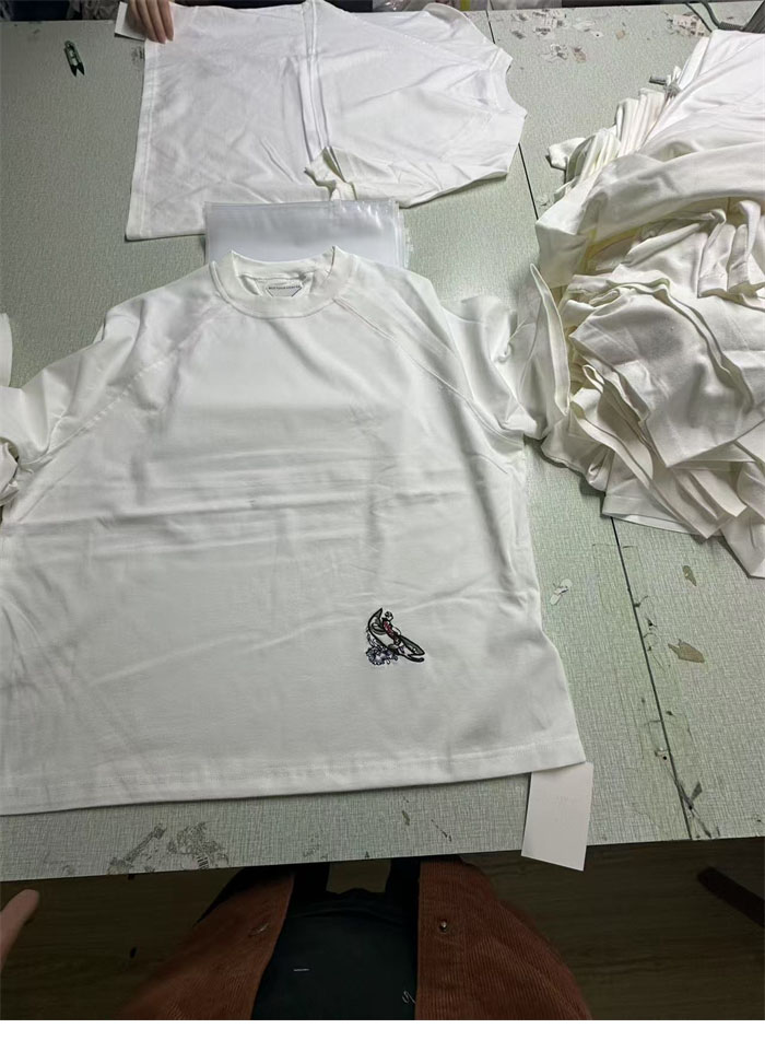 Bottega Veneta 보테가베네타 자수 디테일 코튼 반팔 티셔츠 레플리카 15번 이미지 - 의류 | 세미샵 레플리카 사이트