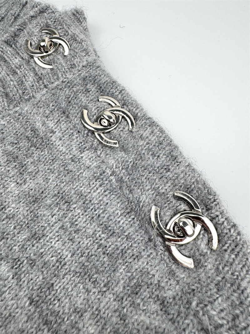 C H A N E L 샤넬 숄더 버튼 CC로고 울 니트 스웨터 레플리카 8번 이미지 - 의류 | 세미샵 레플리카 사이트