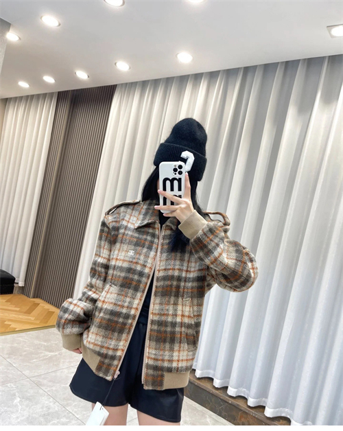 C E L I N E 셀린느 트리오페 로고 자수 배색 체크 테디 자켓 레플리카 3번 이미지 - 의류 | 세미샵 레플리카 사이트