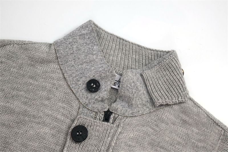 Stone Island 스톤아일랜드 와펜 하이넥 버튼 니트 스웨터 레플리카 8번 이미지 - 의류 | 세미샵 레플리카 사이트