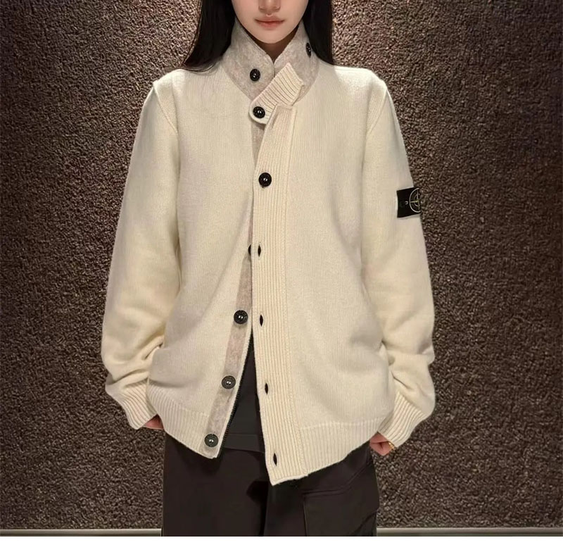 Stone Island 스톤아일랜드 와펜 하이넥 버튼 니트 스웨터 레플리카 2번 이미지 - 의류 | 세미샵 레플리카 사이트