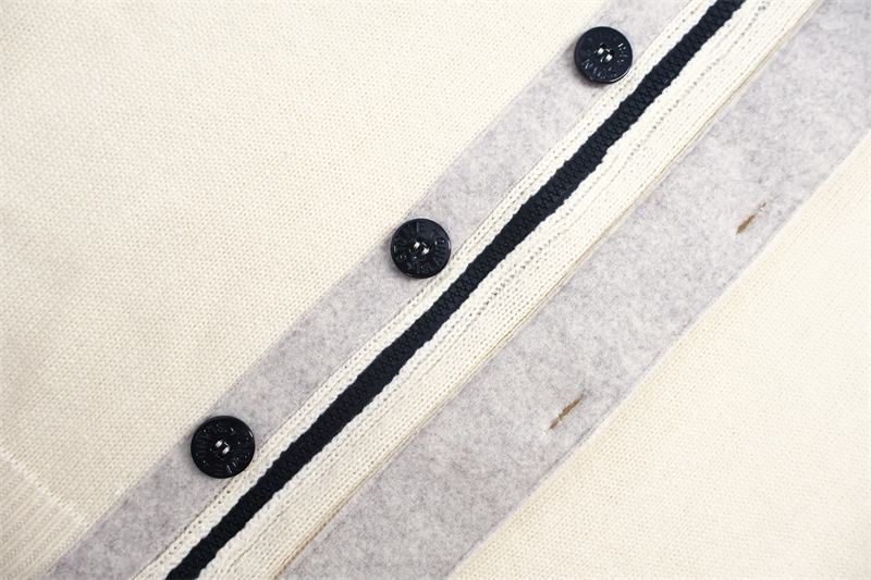 Stone Island 스톤아일랜드 와펜 하이넥 버튼 니트 스웨터 레플리카 8번 이미지 - 의류 | 세미샵 레플리카 사이트