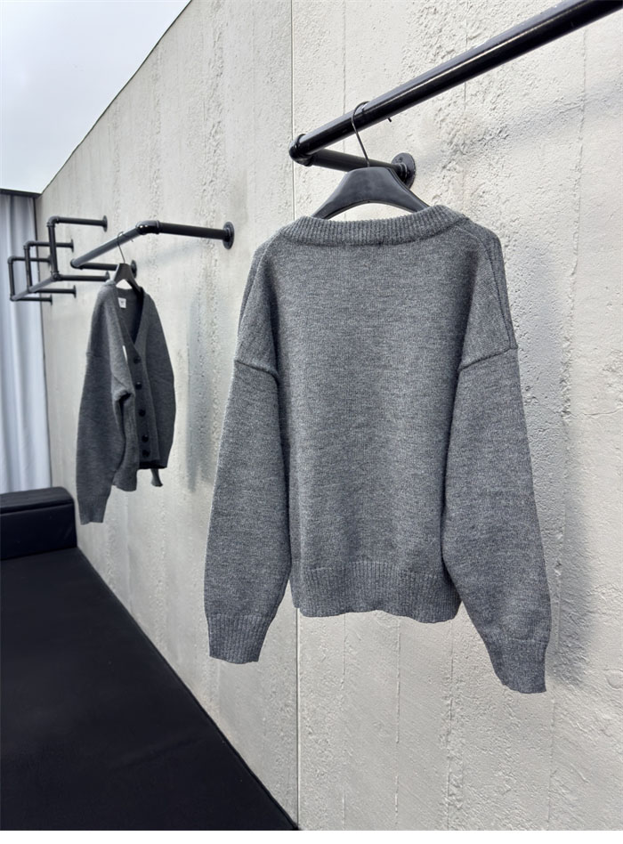 A M I 아미 빅하트 로고 V넥 울 가디건 레플리카 3번 이미지 - 의류 | 세미샵 레플리카 사이트