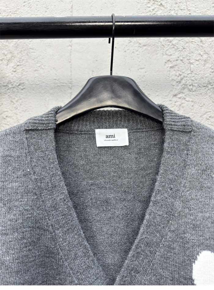 A M I 아미 빅하트 로고 V넥 울 가디건 레플리카 4번 이미지 - 의류 | 세미샵 레플리카 사이트