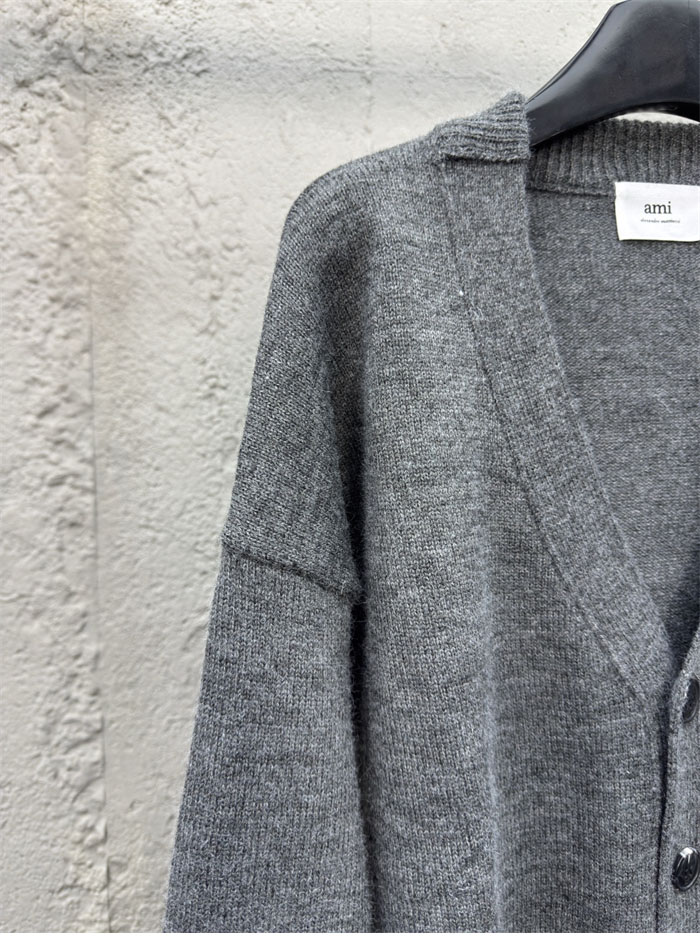 A M I 아미 빅하트 로고 V넥 울 가디건 레플리카 5번 이미지 - 의류 | 세미샵 레플리카 사이트