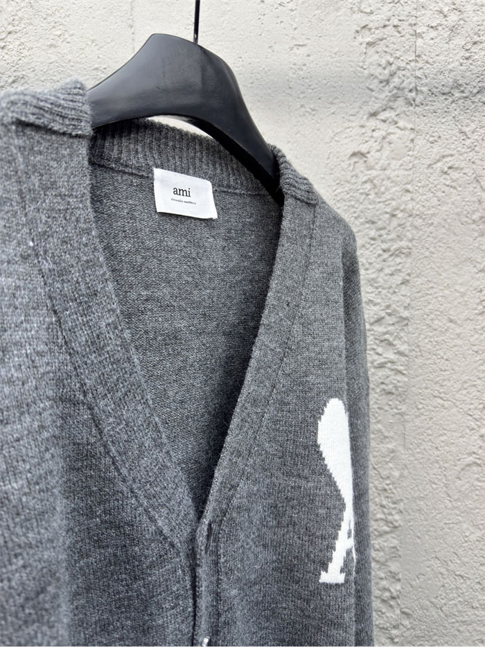 A M I 아미 빅하트 로고 V넥 울 가디건 레플리카 9번 이미지 - 의류 | 세미샵 레플리카 사이트
