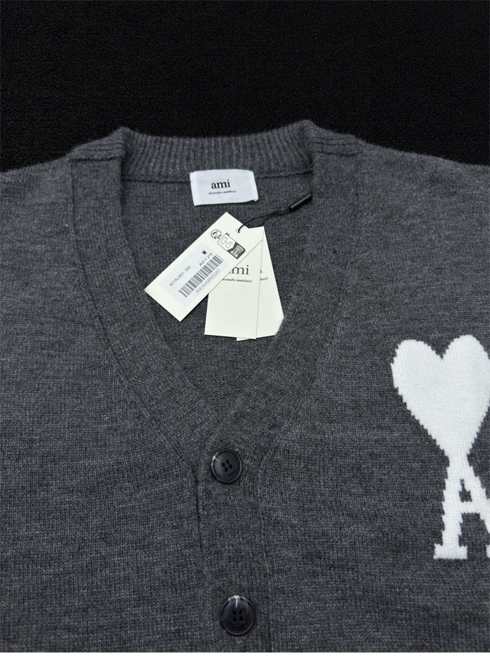A M I 아미 빅하트 로고 V넥 울 가디건 레플리카 11번 이미지 - 의류 | 세미샵 레플리카 사이트