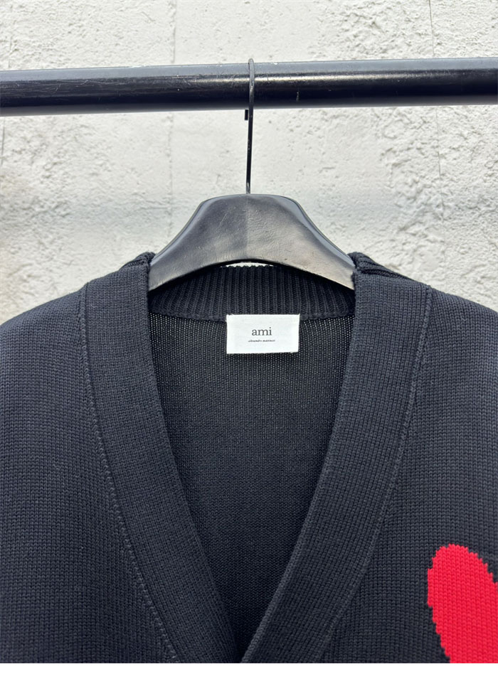 A M I 아미 빅하트 로고 V넥 울 가디건 레플리카 4번 이미지 - 의류 | 세미샵 레플리카 사이트