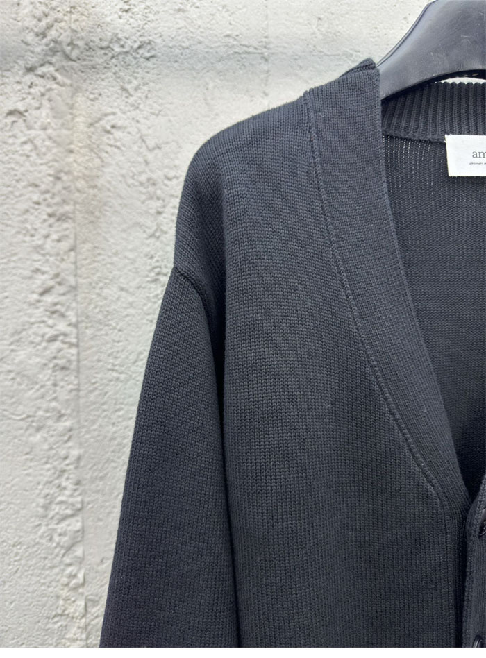 A M I 아미 빅하트 로고 V넥 울 가디건 레플리카 5번 이미지 - 의류 | 세미샵 레플리카 사이트