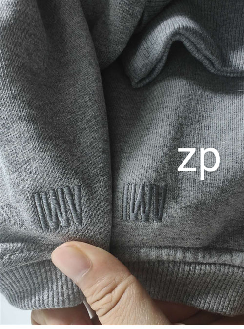 A M I 아미 24FW 스몰 하트 로고 맨투맨 그레이 레플리카 17번 이미지 - 의류 | 세미샵 레플리카 사이트