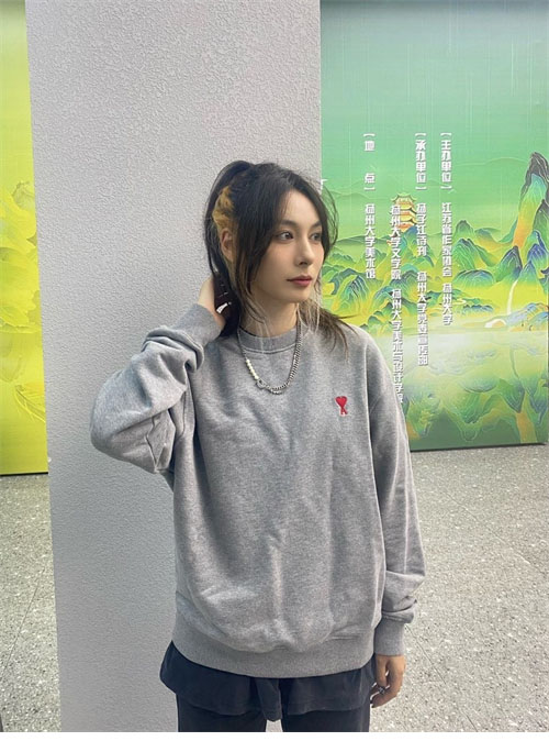 A M I 아미 24FW 스몰 하트 로고 맨투맨 그레이 레플리카 21번 이미지 - 의류 | 세미샵 레플리카 사이트