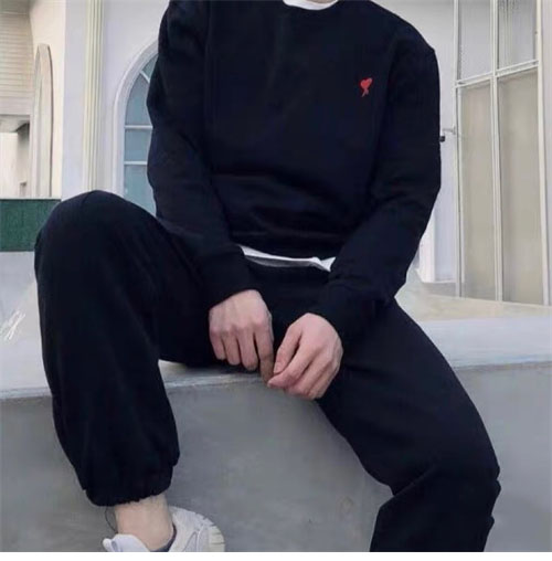 A M I 아미 24FW 스몰 하트 로고 맨투맨 블랙 레플리카 19번 이미지 - 의류 | 세미샵 레플리카 사이트