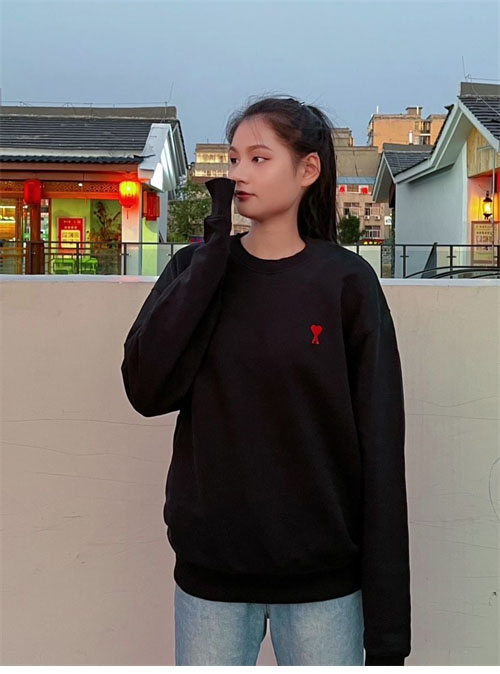 A M I 아미 24FW 스몰 하트 로고 맨투맨 블랙 레플리카 21번 이미지 - 의류 | 세미샵 레플리카 사이트