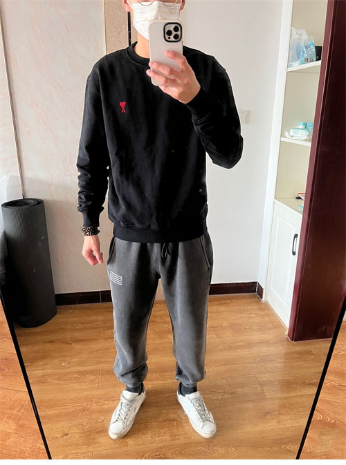 A M I 아미 24FW 스몰 하트 로고 맨투맨 블랙 레플리카 22번 이미지 - 의류 | 세미샵 레플리카 사이트