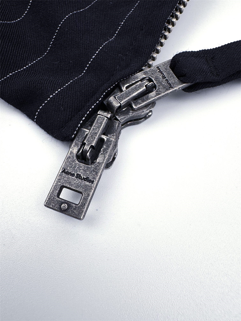 Acne Studios 아크네 스트라이프 하이넥 시즌 보우 자수 릴랙스핏 자켓 레플리카 11번 이미지 - 의류 | 세미샵 레플리카 사이트